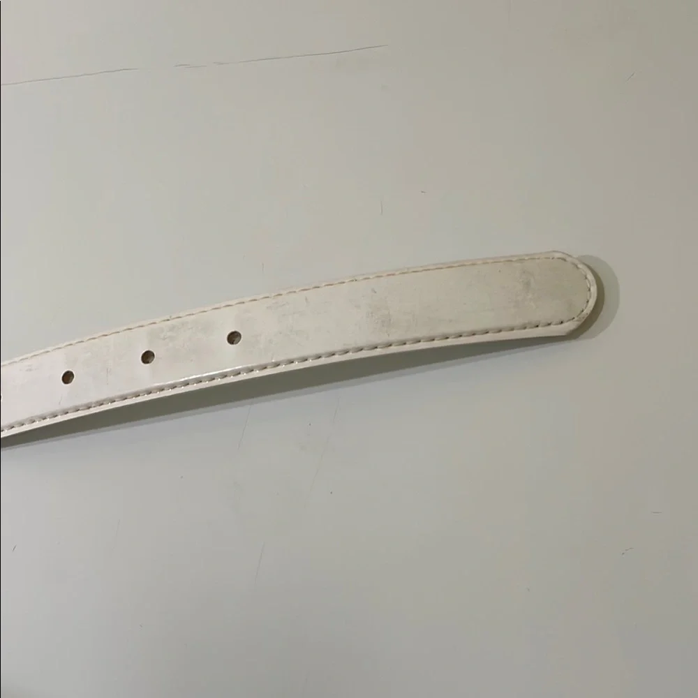 Elegant White and Gold Leather Belt with Decorative Buckle